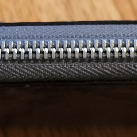 Michael Kors Grey Snakeskin Wristlet Wallet/cell phone carrier - Picture 5 of 12